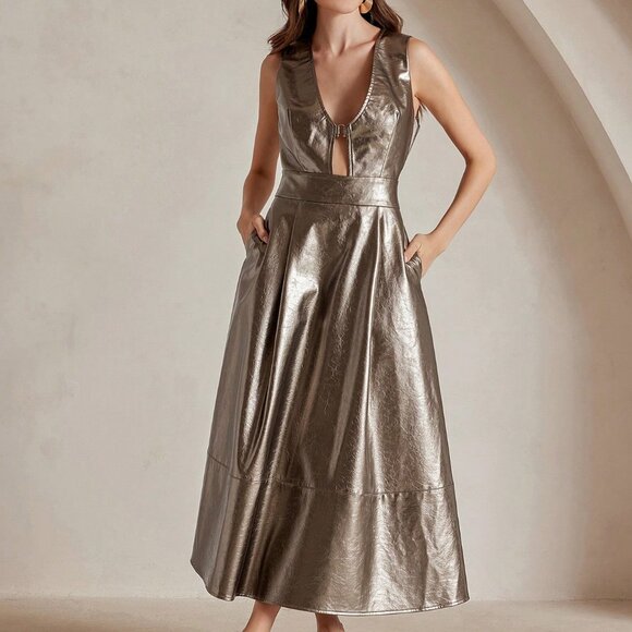 Gold Party Women's Metallic Pockets V-Neck - Picture 1 of 6